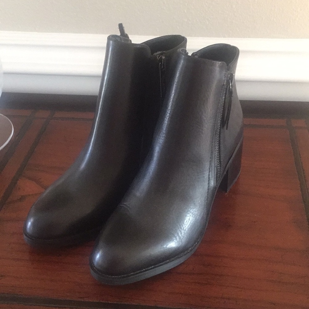 Leather Rag & Co. Black boot. - Picture 2 of 4